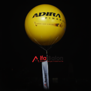 Balon Promosi Rest Area 15 Balon promosi rest area berukuran besar dengan desain custom logo brand terpasang di area parkir jalan tol untuk menarik perhatian pengunjung dan pengendara.