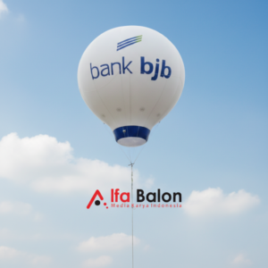 Balon Promosi Rest Area 5 Balon promosi rest area berukuran besar dengan desain custom logo brand terpasang di area parkir jalan tol untuk menarik perhatian pengunjung dan pengendara.