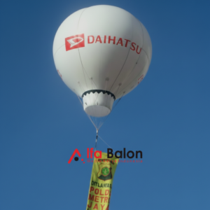 Balon Promosi Rest Area 26 Balon promosi rest area berukuran besar dengan desain custom logo brand terpasang di area parkir jalan tol untuk menarik perhatian pengunjung dan pengendara.