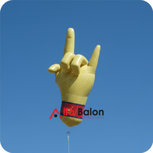 Balon Promosi Rest Area 29 Balon promosi rest area berukuran besar dengan desain custom logo brand terpasang di area parkir jalan tol untuk menarik perhatian pengunjung dan pengendara.