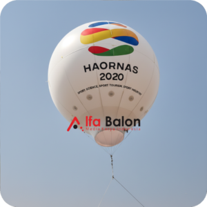 Balon Promosi Rest Area 31 Balon promosi rest area berukuran besar dengan desain custom logo brand terpasang di area parkir jalan tol untuk menarik perhatian pengunjung dan pengendara.